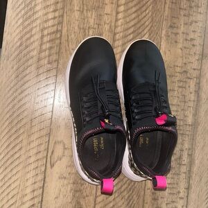 Cloves Nursing Shoes